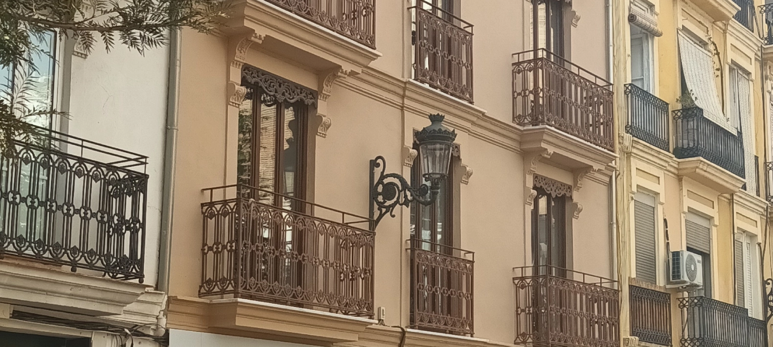 Fachada Exterior Edificio Calle Cuba
